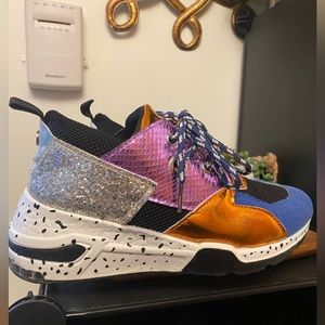 Multicolor shoes size 6